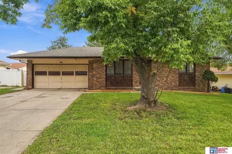 420 Oregon Trl, Lincoln, NE 68521