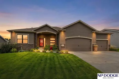 20861 Camelback Ave, Gretna, NE 68028