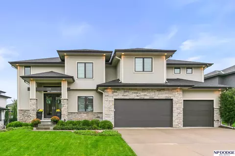 2318 S 219 St, Elkhorn, NE 68022