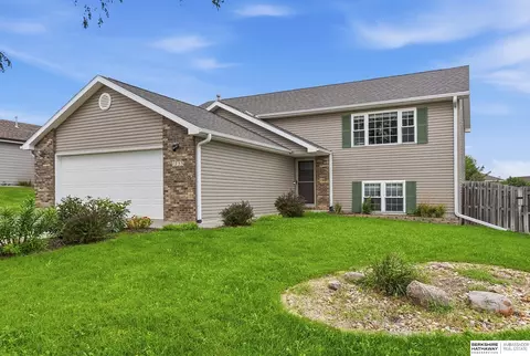 1733 NW Flader Ct, Lincoln, NE 68528