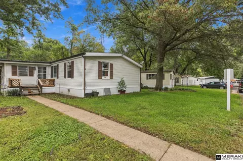 7803 N 101 Plz #10, Omaha, NE 68122