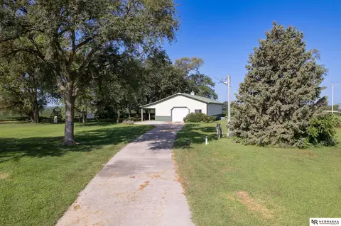 691 N 12th Rd, Palmyra, NE 68110