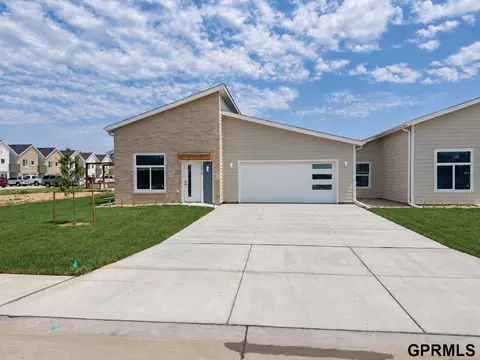 1212 Wycoff Dr, Lexington, NE 68850