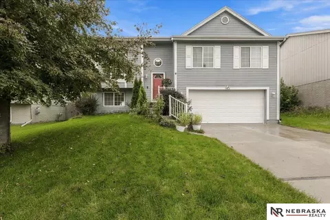 7412 N 74th St, Omaha, NE 68122
