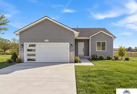 7806 N 94 Cir, Omaha, NE 68122