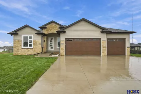 8720 Honeybee Ln, Lincoln, NE 68526