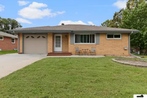 6201 Francis St, Lincoln, NE 68505