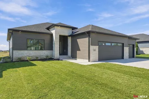 3653 Wilderness Hills Blvd, Lincoln, NE 68516