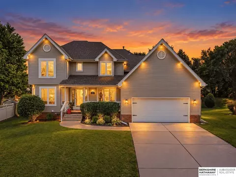 1117 Creighton Rd, Papillion, NE 68046