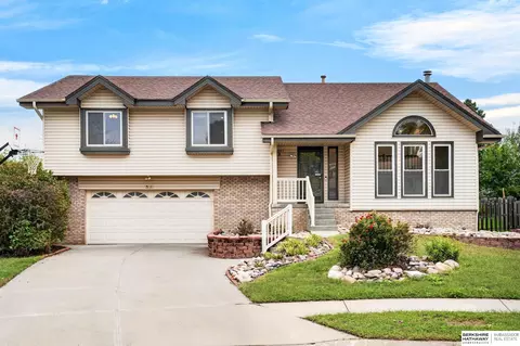 15610 Franklin Cir, Omaha, NE 68118
