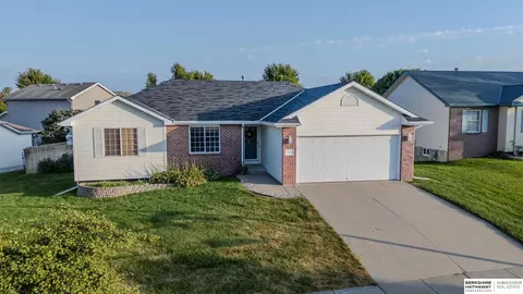 1733 Frisco Dr, Lincoln, NE 68521