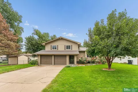 16065 Oak St, Omaha, NE 68130