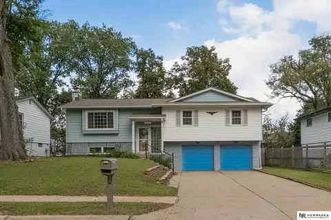 7123 Wood Lane Dr, La Vista, NE 68128