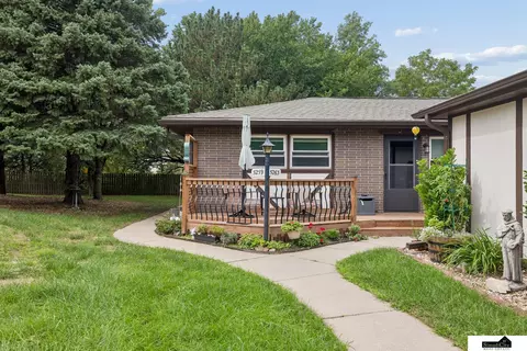 5259 Goldenrod Cir, Lincoln, NE 68512