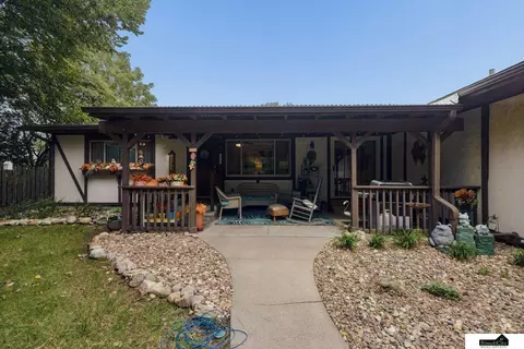 5259 Goldenrod Cir, Lincoln, NE 68512