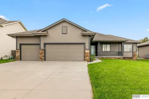 1402 N 180th Ave, Elkhorn, NE 68022