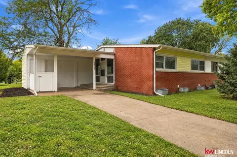 4915 W Mcguire Rd, Lincoln, NE 68524