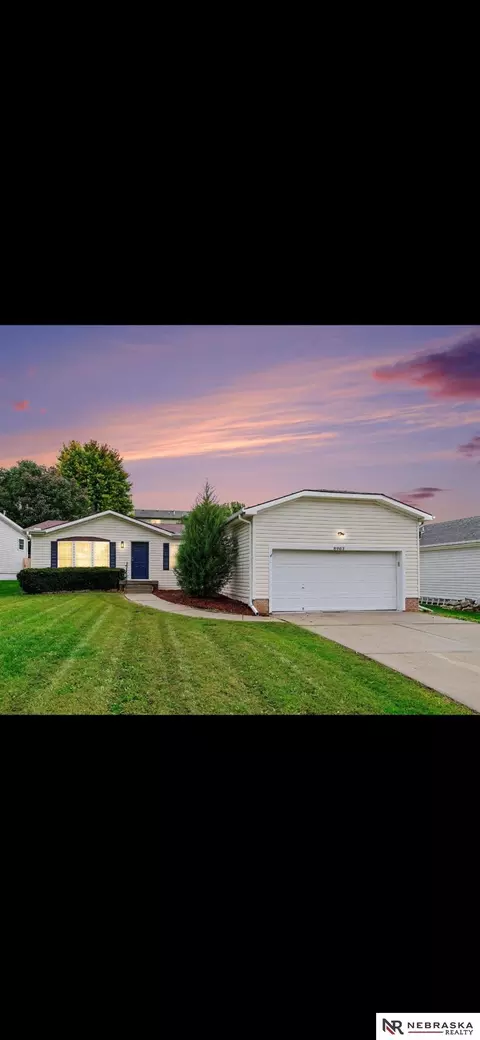 8903 N 79th St, Omaha, NE 68122