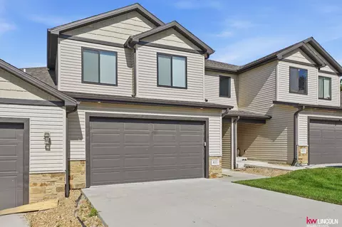 611 Garrett Pl, Hickman, NE 68372