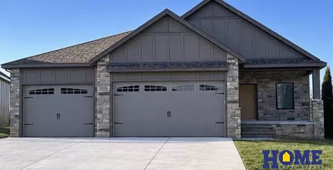 9949 Edgewater Ln, Lincoln, NE 68527