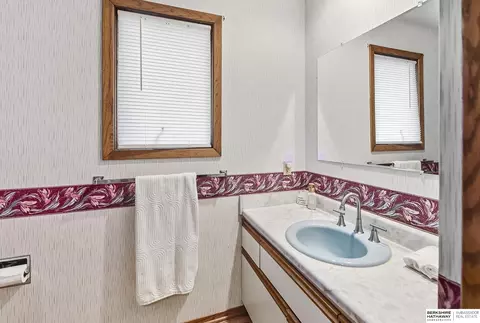 Bath - 725 Lisa Ln, Lyons, NE 68038 photo 4 of 5