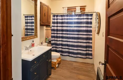 Bath - 1003 N 14th St, Beatrice, NE 68310 photo 1 of 1