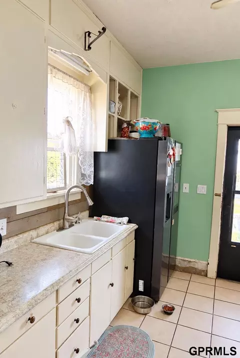 Kitchen - 1003 N 14th St, Beatrice, NE 68310 photo 2 of 4