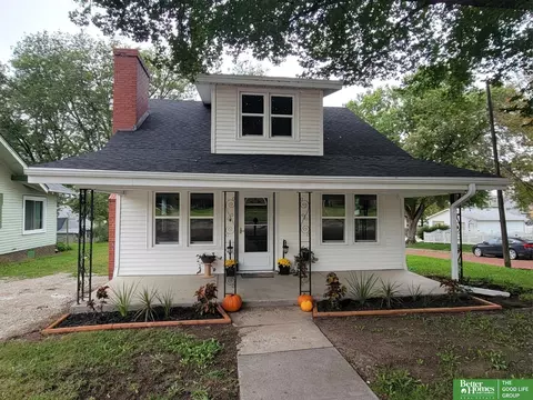 1121 N East Ave, York, NE 68467