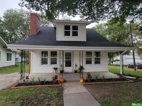 1121 N East Ave, York, NE 68467