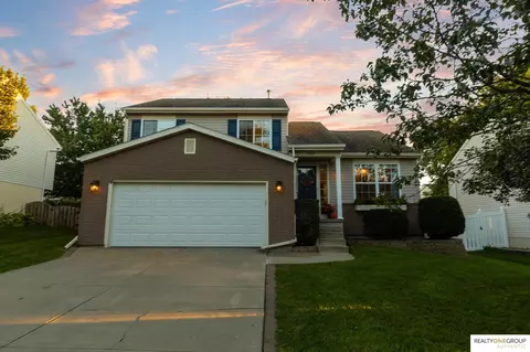 15821 Cottonwood Ave, Omaha, NE 68136
