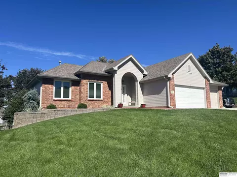 10020 Gary St, La Vista, NE 68128