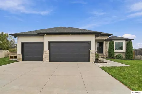 6516 Julia Cir, Lincoln, NE 68516