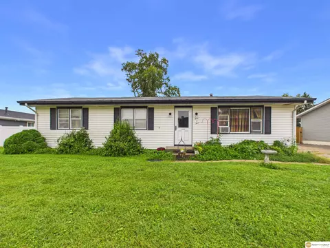 303 W Whittingham St, Valley, NE 68064
