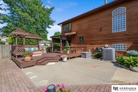 12357 Seward St, Omaha, NE 68154