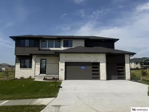 16139 Earl St, Bennington, NE 68007