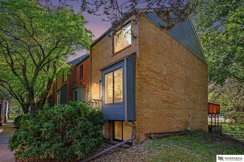 5809 Berkeley Dr #8, Lincoln, NE 68512