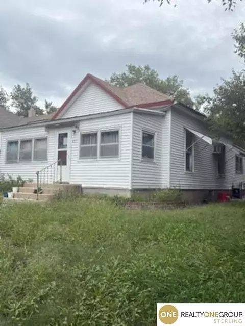 407 E 3rd St, Mccook, NE 69001