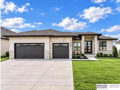 919 N 106th St, Lincoln, NE 68527