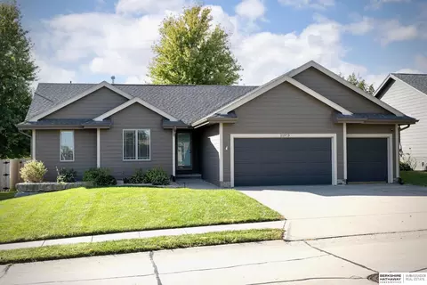 21973 Hilltop Ave, Gretna, NE 68028
