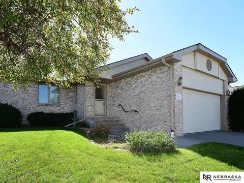 7825 Stonewall Ct, Lincoln, NE 68506