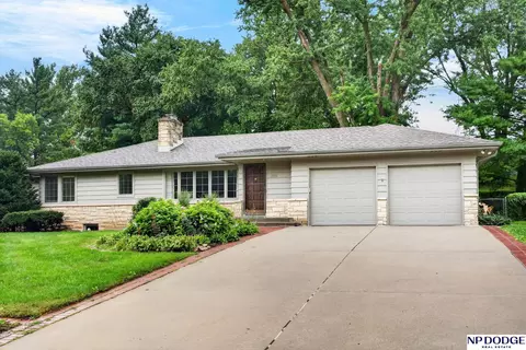 814 S 92nd St, Omaha, NE 68114