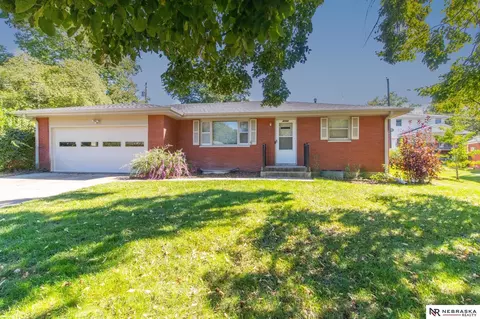 4044 S 37th St, Lincoln, NE 68506