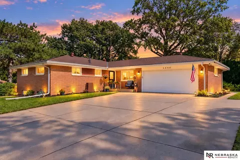 1300 Eldon Dr, Lincoln, NE 68510