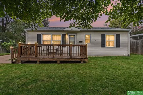 7514 Diane Ct, La Vista, NE 68128