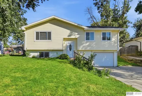 40 Pine Crest Dr, Yutan, NE 68073
