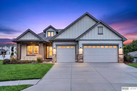 15 Butternut Cir, Council Bluffs, IA 51503