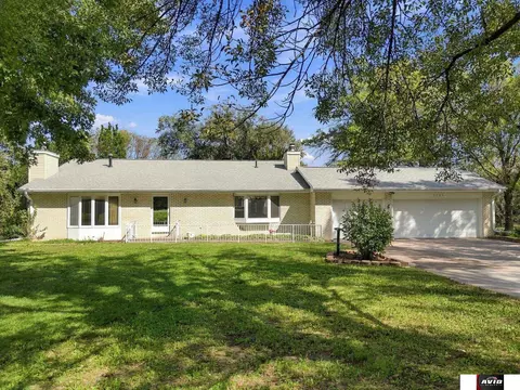 2730 SW 23 St, Lincoln, NE 68522
