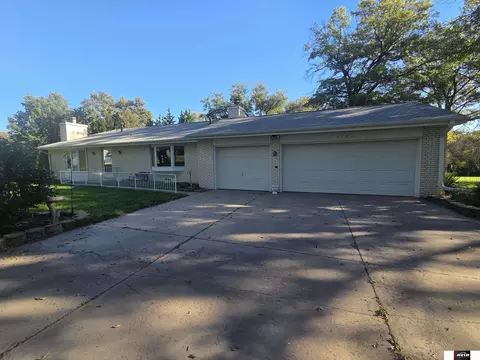 2730 SW 23 St, Lincoln, NE 68522