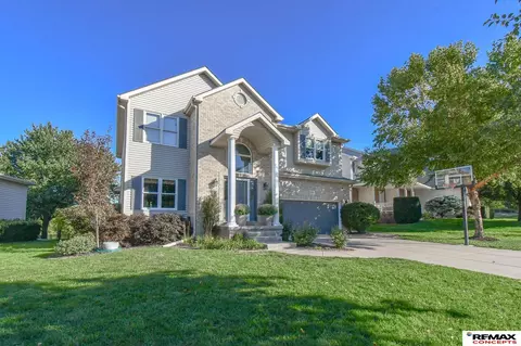 7525 Plum Creek Dr, Lincoln, NE 68516
