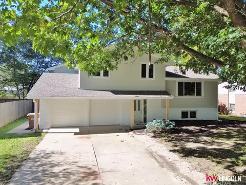 431 Driftwood Dr, Lincoln, NE 68510